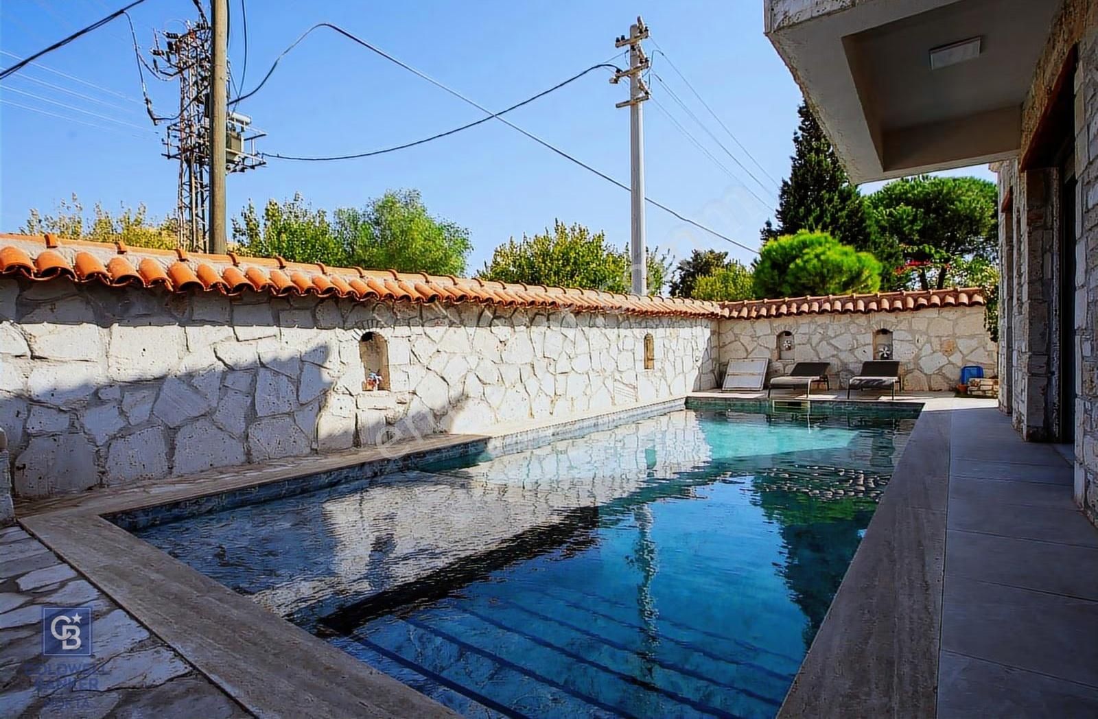 Foça Kazım Dirik Mah. Satılık Müstakil Havuzlu 5+1 Villa - Görsel 4