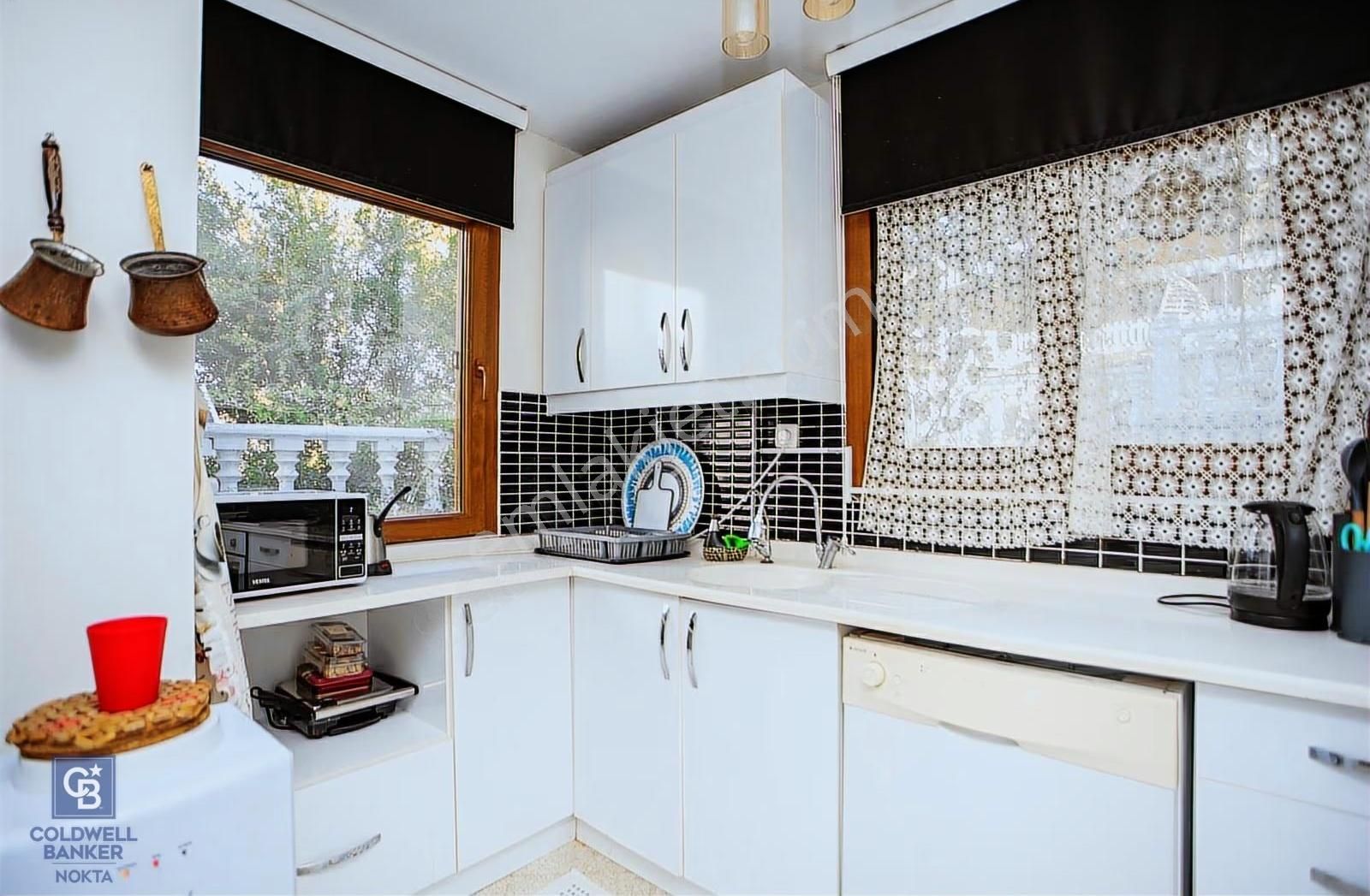 Yenifoça Donatkentte Satılık 3+1 Eşyalı Müstakil Villa - Görsel 26