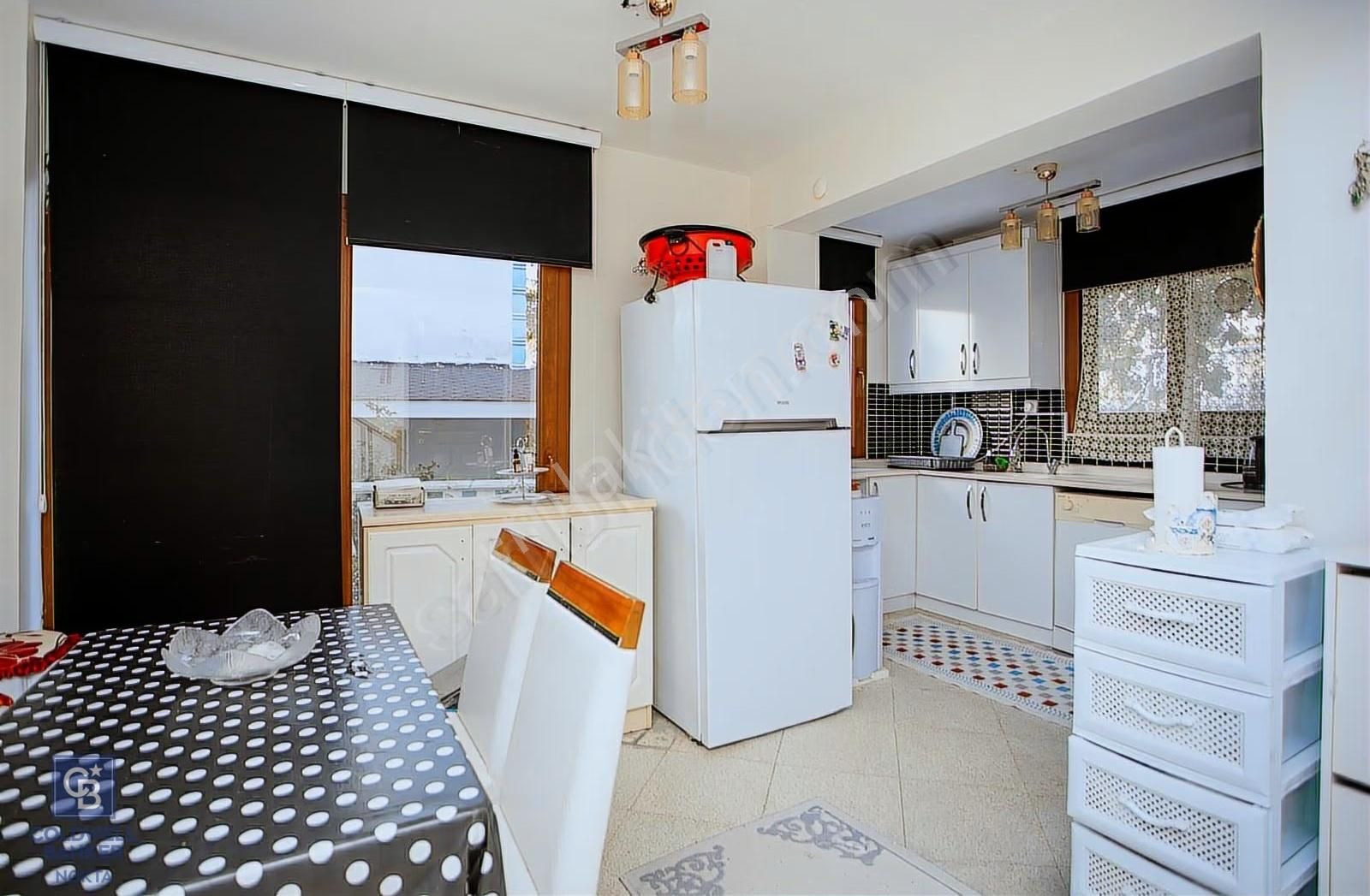 Yenifoça Donatkentte Satılık 3+1 Eşyalı Müstakil Villa - Görsel 25