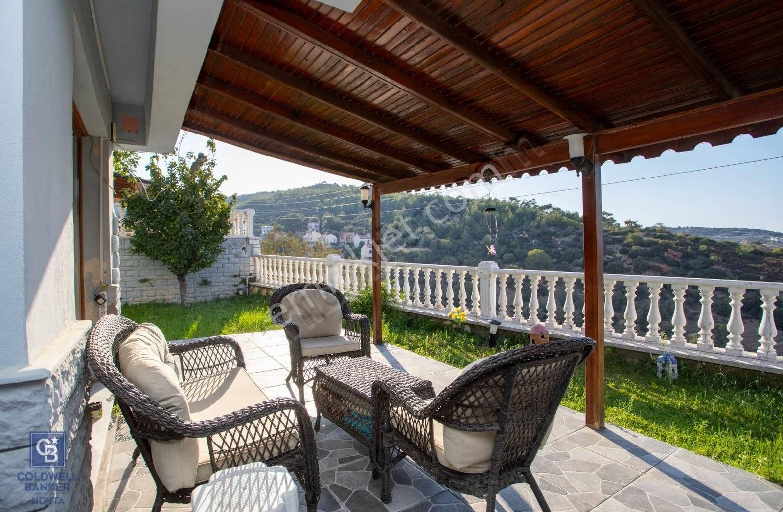 Yenifoça Donatkentte Satılık 3+1 Eşyalı Müstakil Villa - Görsel 9