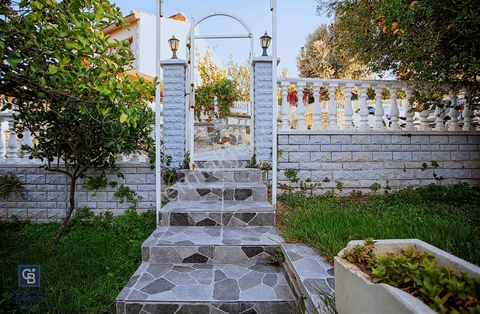 Yenifoça Donatkentte Satılık 3+1 Eşyalı Müstakil Villa - Görsel 18