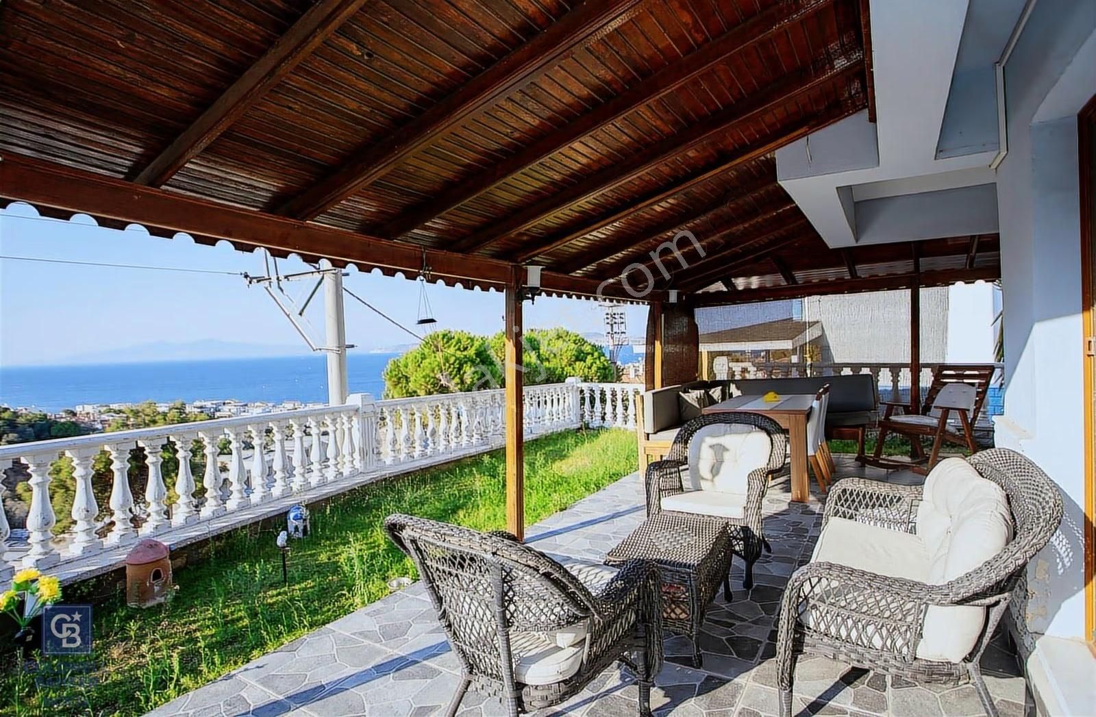 Yenifoça Donatkentte Satılık 3+1 Eşyalı Müstakil Villa - Görsel 17