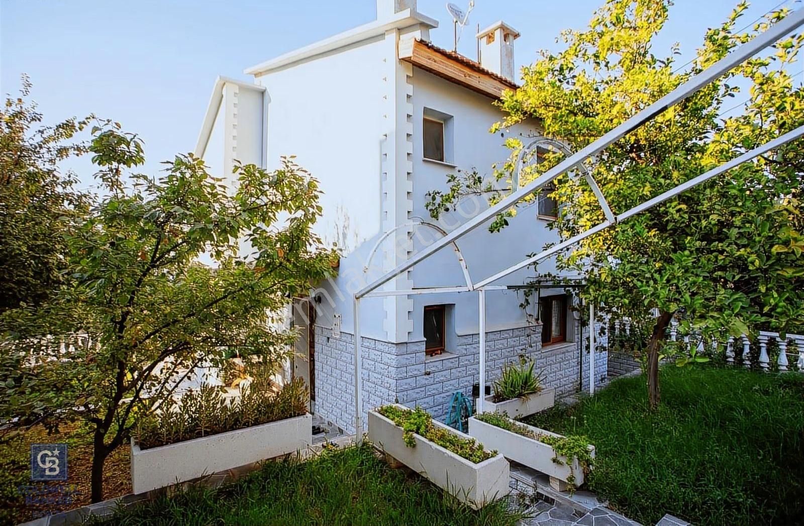 Yenifoça Donatkentte Satılık 3+1 Eşyalı Müstakil Villa - Görsel 19