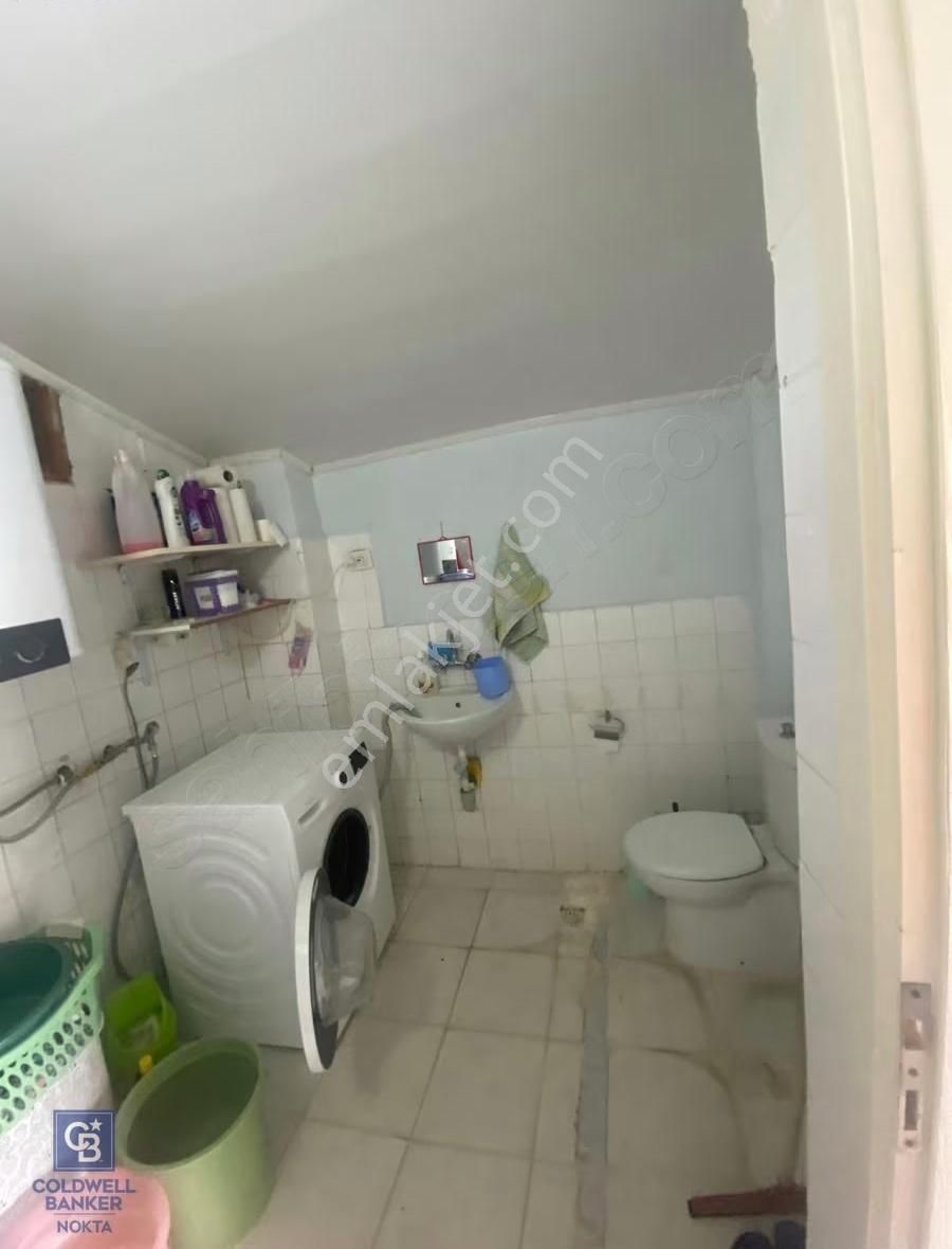 Yenifoça Çarşı İçerisinde Eşyalı Kiralık Müstakil Ev - Görsel 3