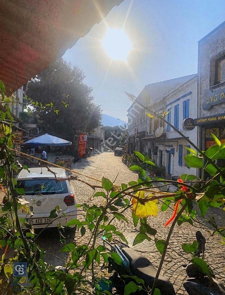 Yenifoça Çarşı İçerisinde Eşyalı Kiralık Müstakil Ev - Görsel 4