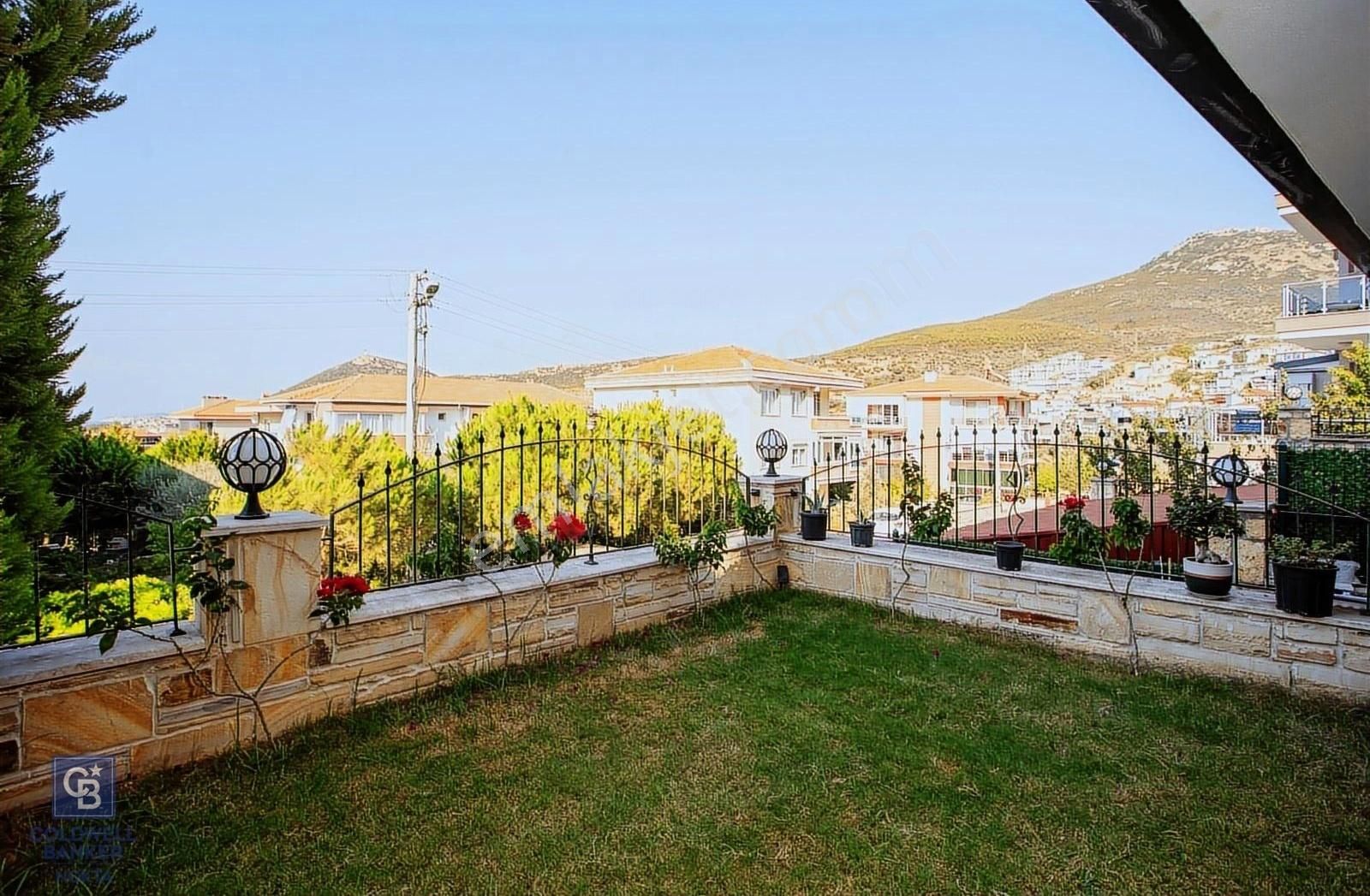 Yenifoça'da Deniz Manzaralı Satılık 3+2 Tripleks Villa - Görsel 27