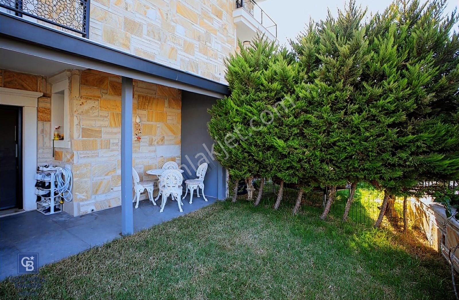 Yenifoça'da Deniz Manzaralı Satılık 3+2 Tripleks Villa - Görsel 17