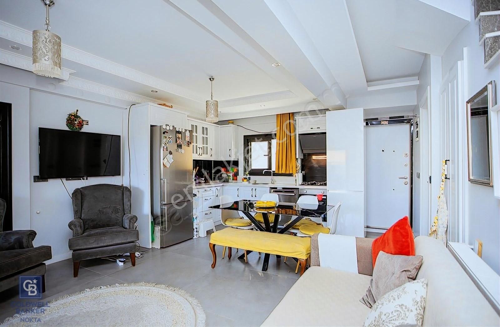 Yenifoça'da Deniz Manzaralı Satılık 3+2 Tripleks Villa - Görsel 23