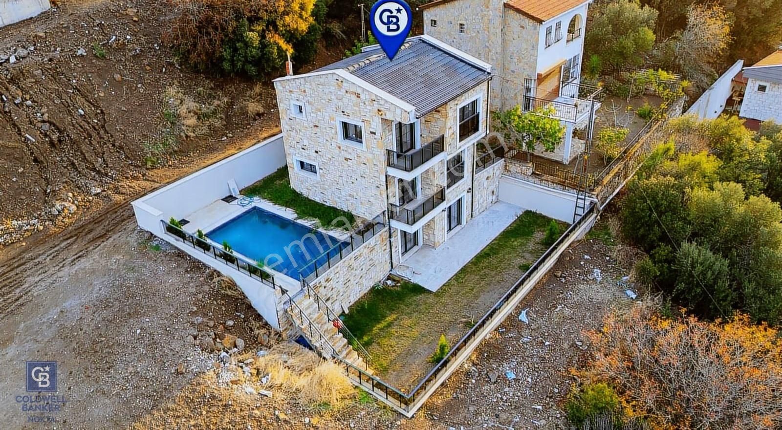 Yenifoça Donatkent Mevkiinde Satılık Havuzlu 3+1 Müstakil Villa - Görsel 9