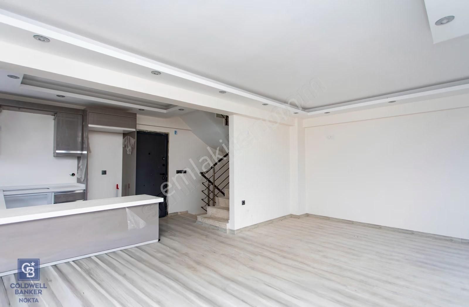 Yenifoça Donatkent Mevkiinde Satılık Havuzlu 3+1 Müstakil Villa - Görsel 15