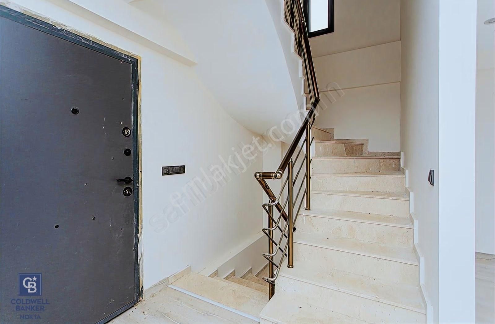 Yenifoça Donatkent Mevkiinde Satılık Havuzlu 3+1 Müstakil Villa - Görsel 13