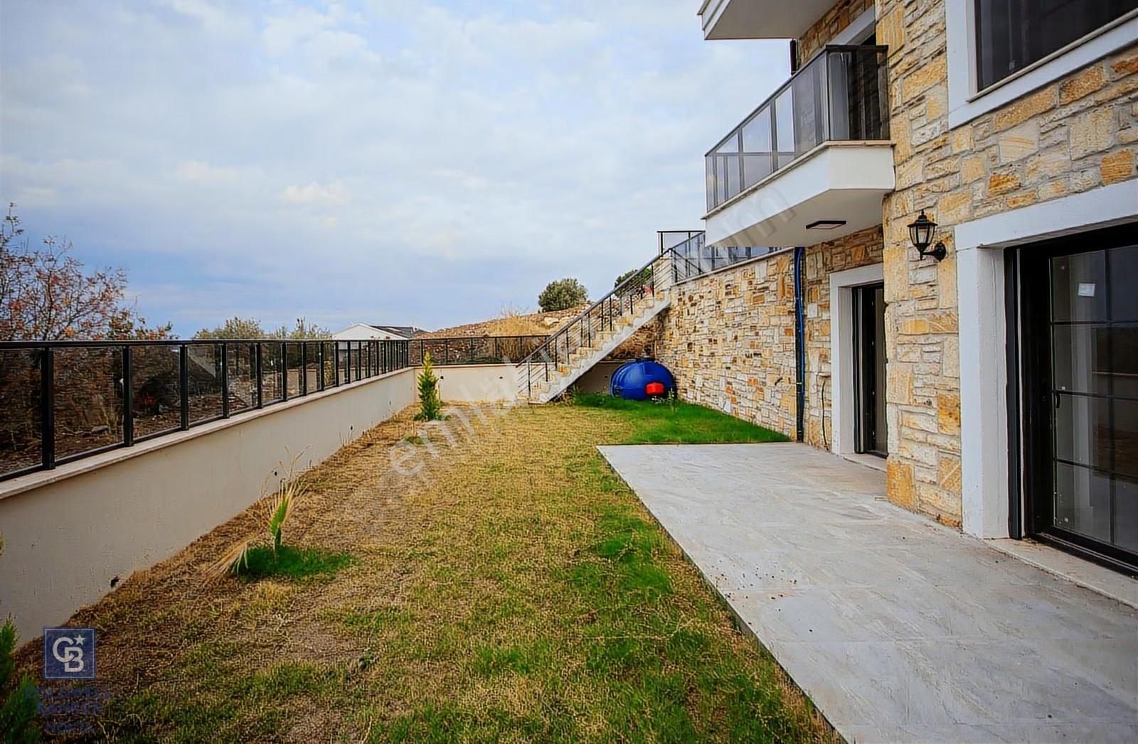 Yenifoça Donatkent Mevkiinde Satılık Havuzlu 3+1 Müstakil Villa - Görsel 32