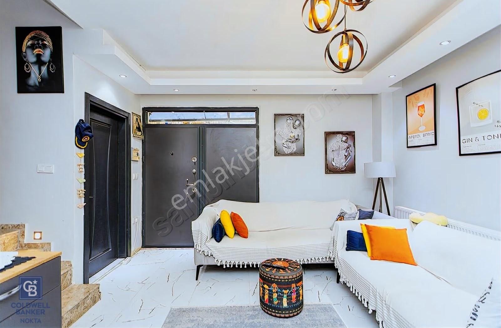 Yenifoça'da Eşyalı Satılık Müstakil 3+1 Havuzlu Tripleks - Görsel 31