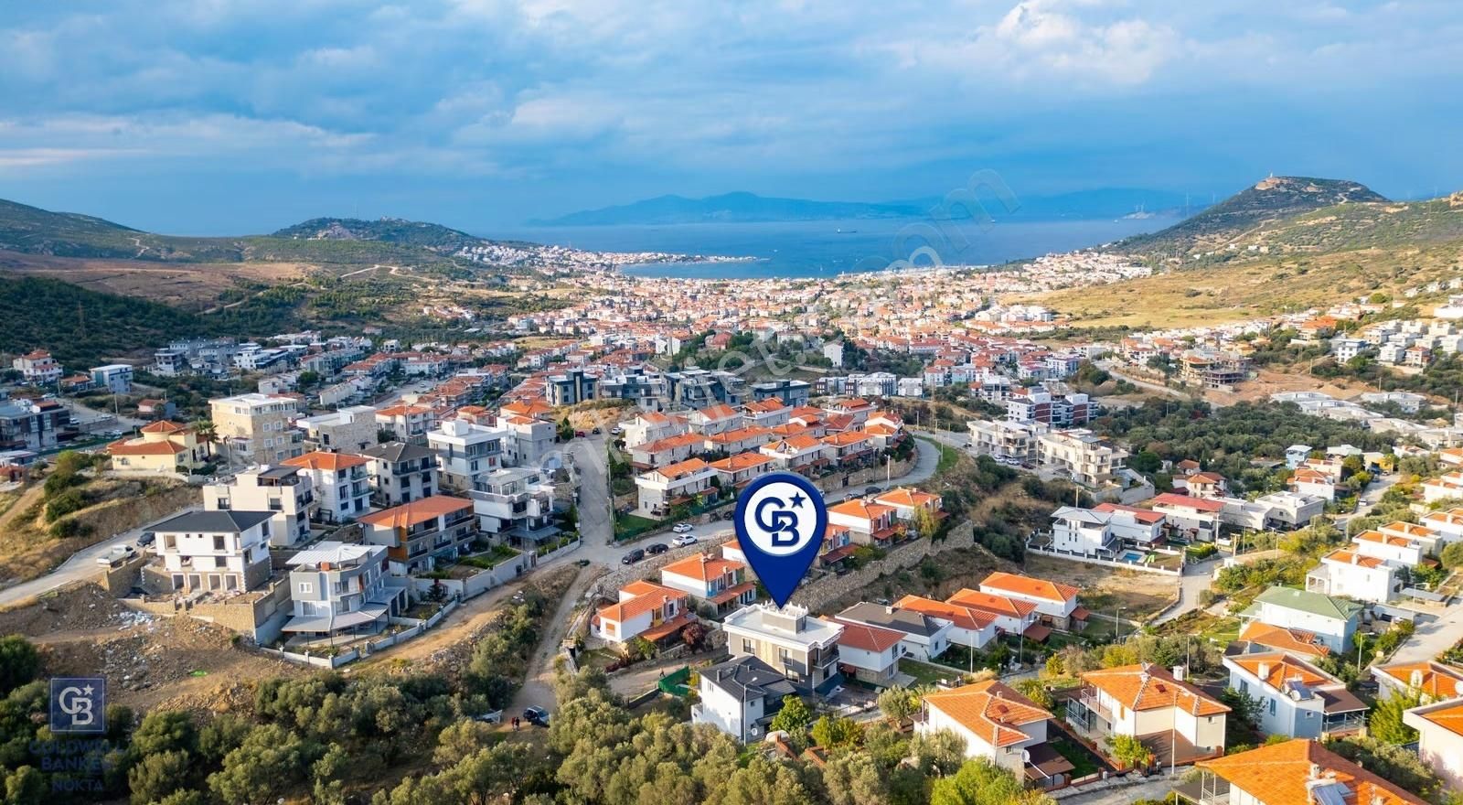 Yenifoça'da Eşyalı Satılık Müstakil 3+1 Havuzlu Tripleks - Görsel 24