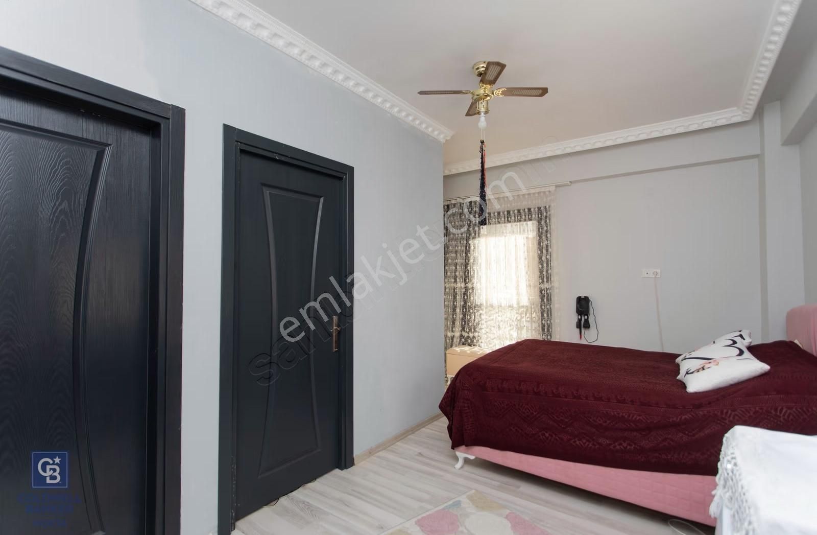 Yenifoça'da Eşyalı Satılık Müstakil 3+1 Havuzlu Tripleks - Görsel 15