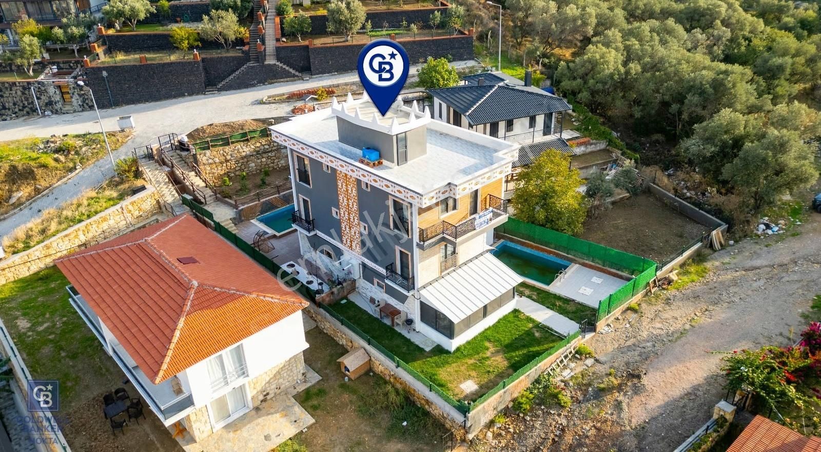 Yenifoça'da Eşyalı Satılık Müstakil 3+1 Havuzlu Tripleks - Görsel 3