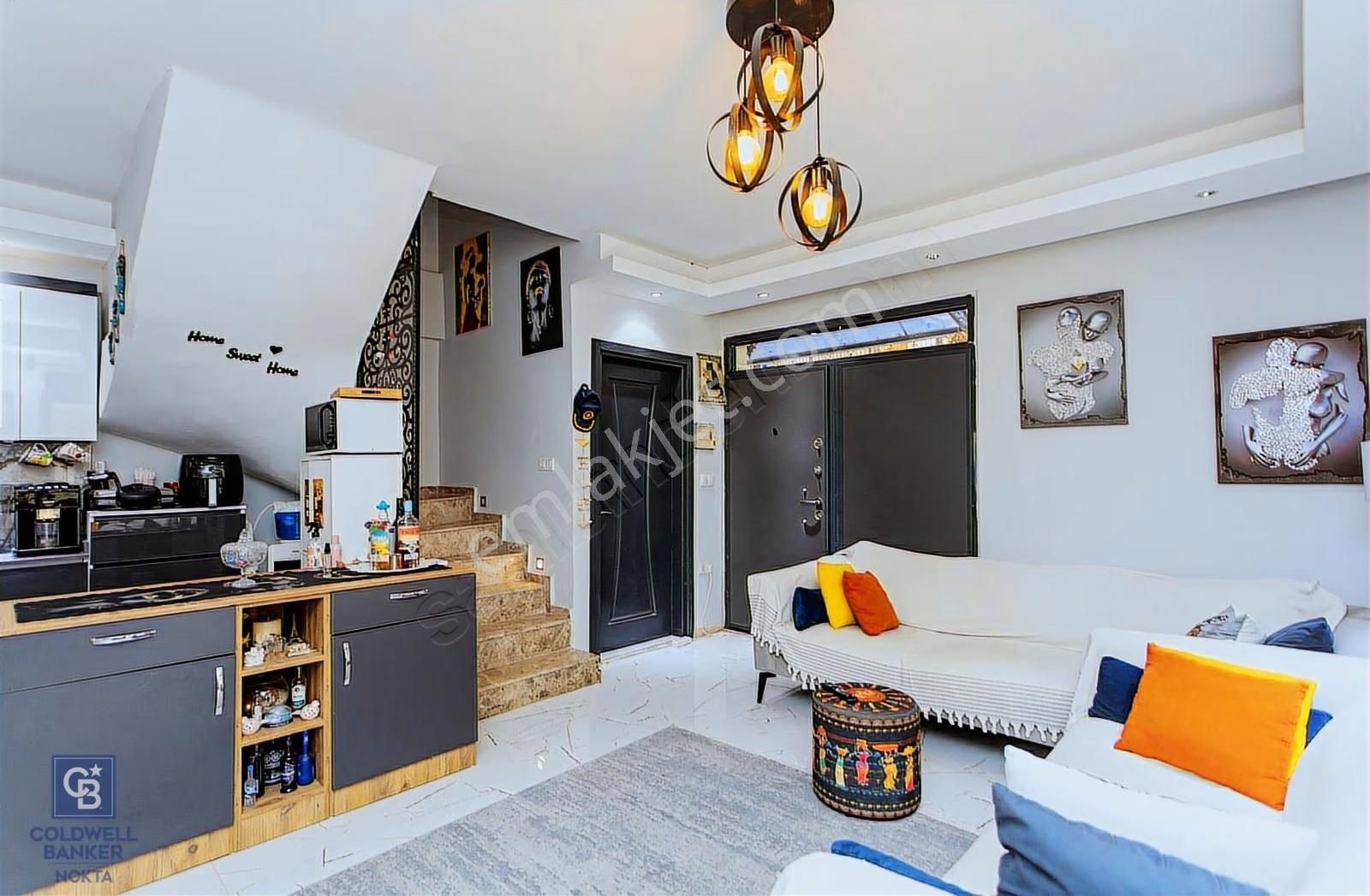 Yenifoça'da Eşyalı Satılık Müstakil 3+1 Havuzlu Tripleks - Görsel 11