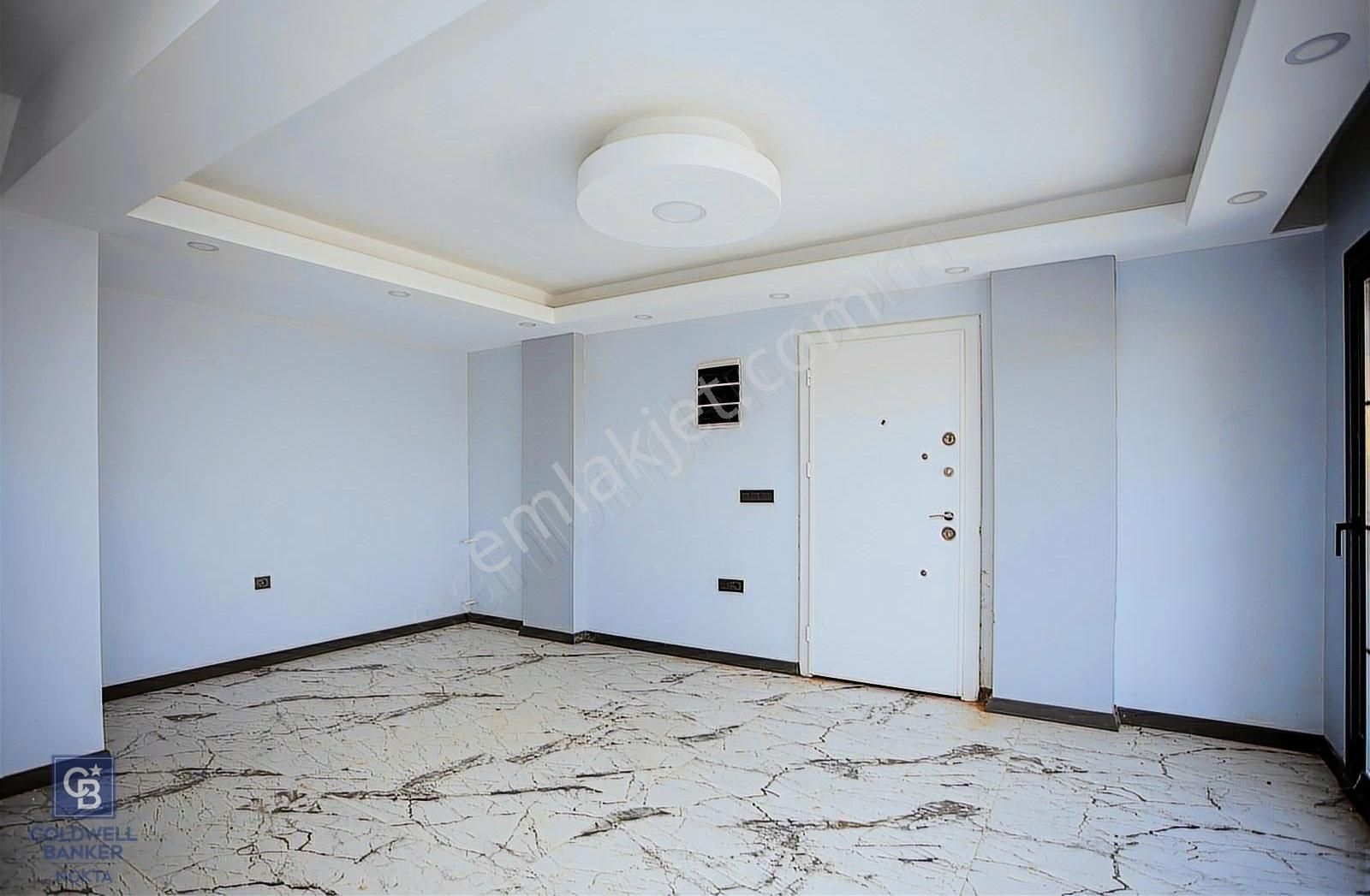 Yenifoça'da Deniz Manzaralı Müstakil Havuzlu 3+1 Tripleks Villa - Görsel 13