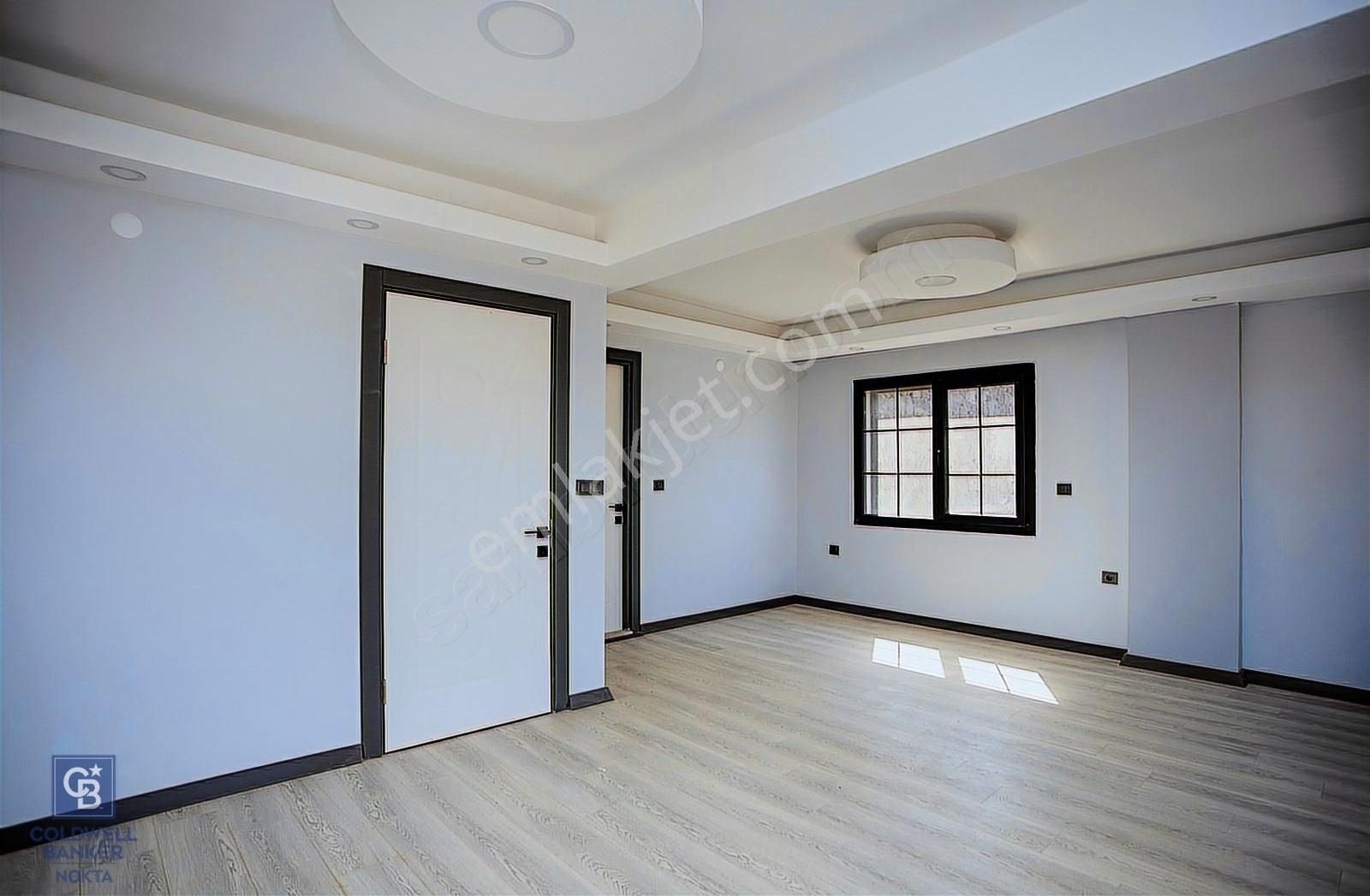 Yenifoça'da Deniz Manzaralı Müstakil Havuzlu 3+1 Tripleks Villa - Görsel 23