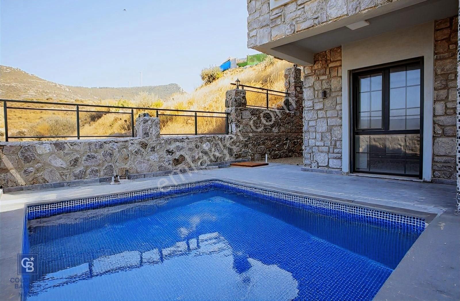 Yenifoça'da Deniz Manzaralı Müstakil Havuzlu 3+1 Tripleks Villa - Görsel 29