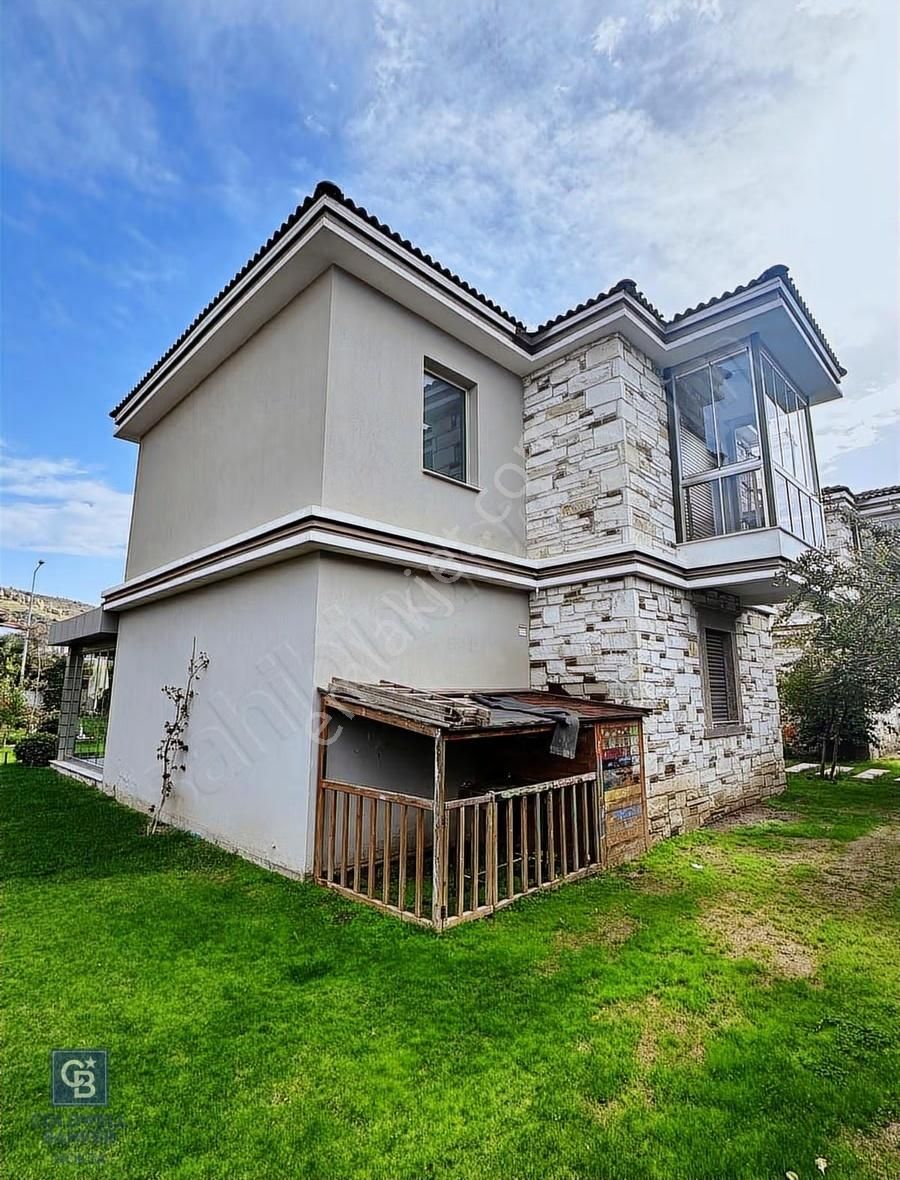 Eski Foça Havuzlu Site İçerisinde Eşyalı Kiralık 3+1 Villa - Görsel 24