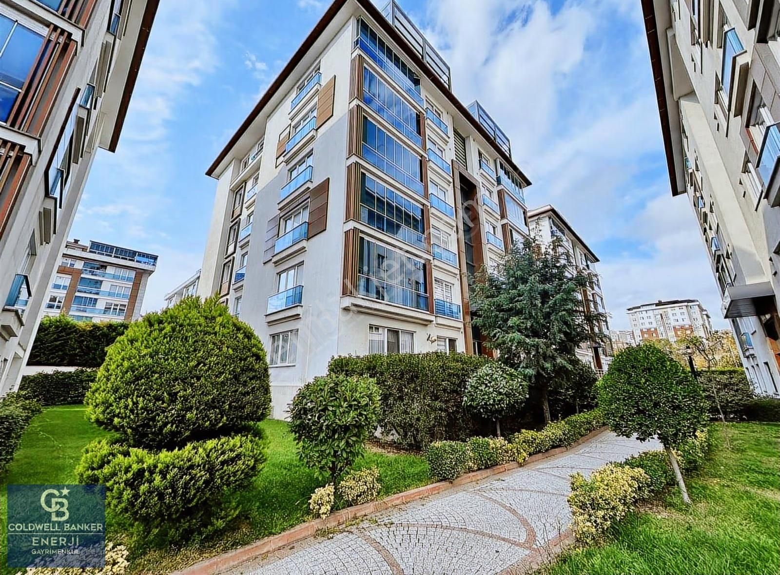 Beylikdüzü Adnan Kahveci Dora Park 2 Sitesinde Satılık 4+1 Daire