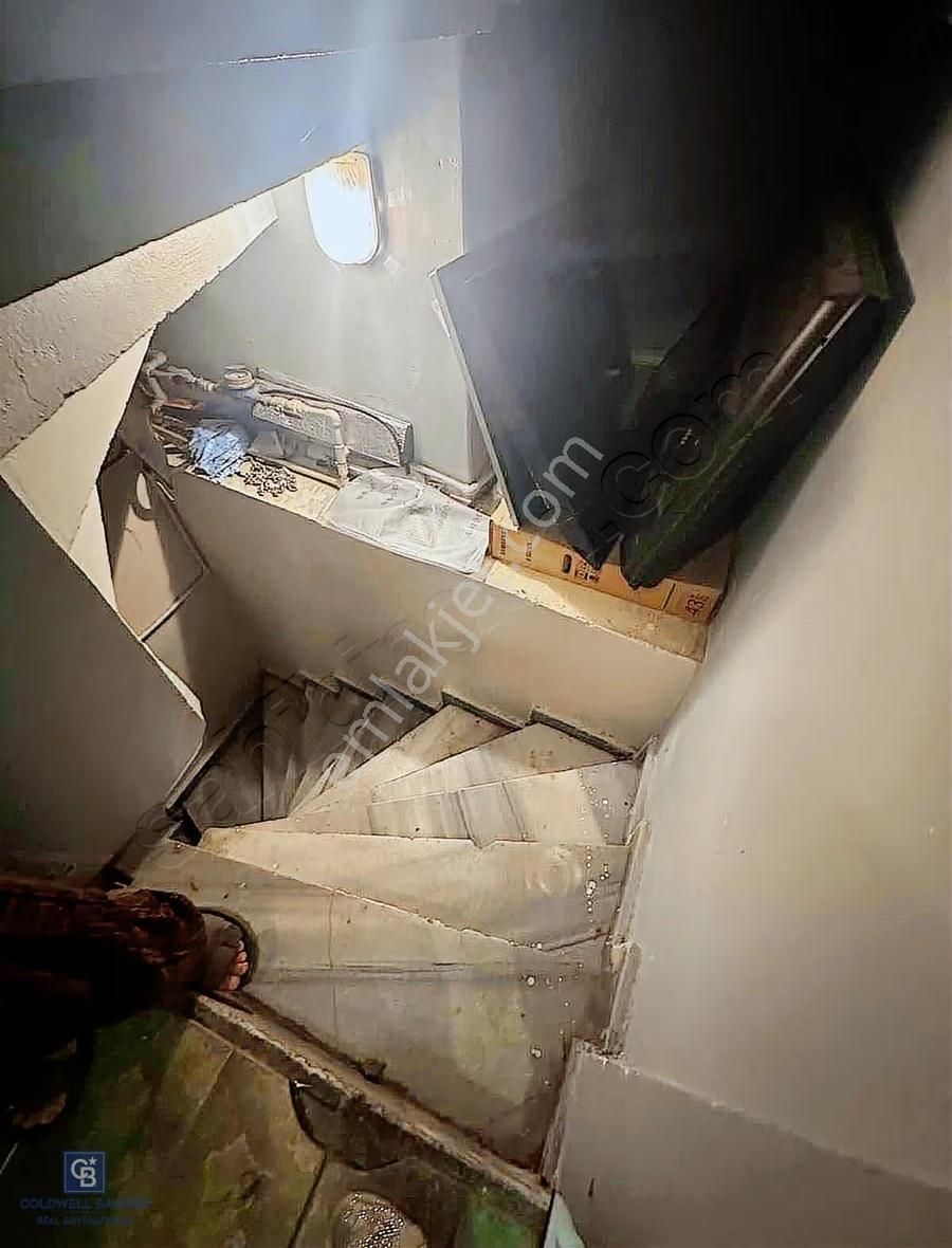 Halıcılar Caddesinde Asma Katlı Depolu Dükkan - Görsel 2