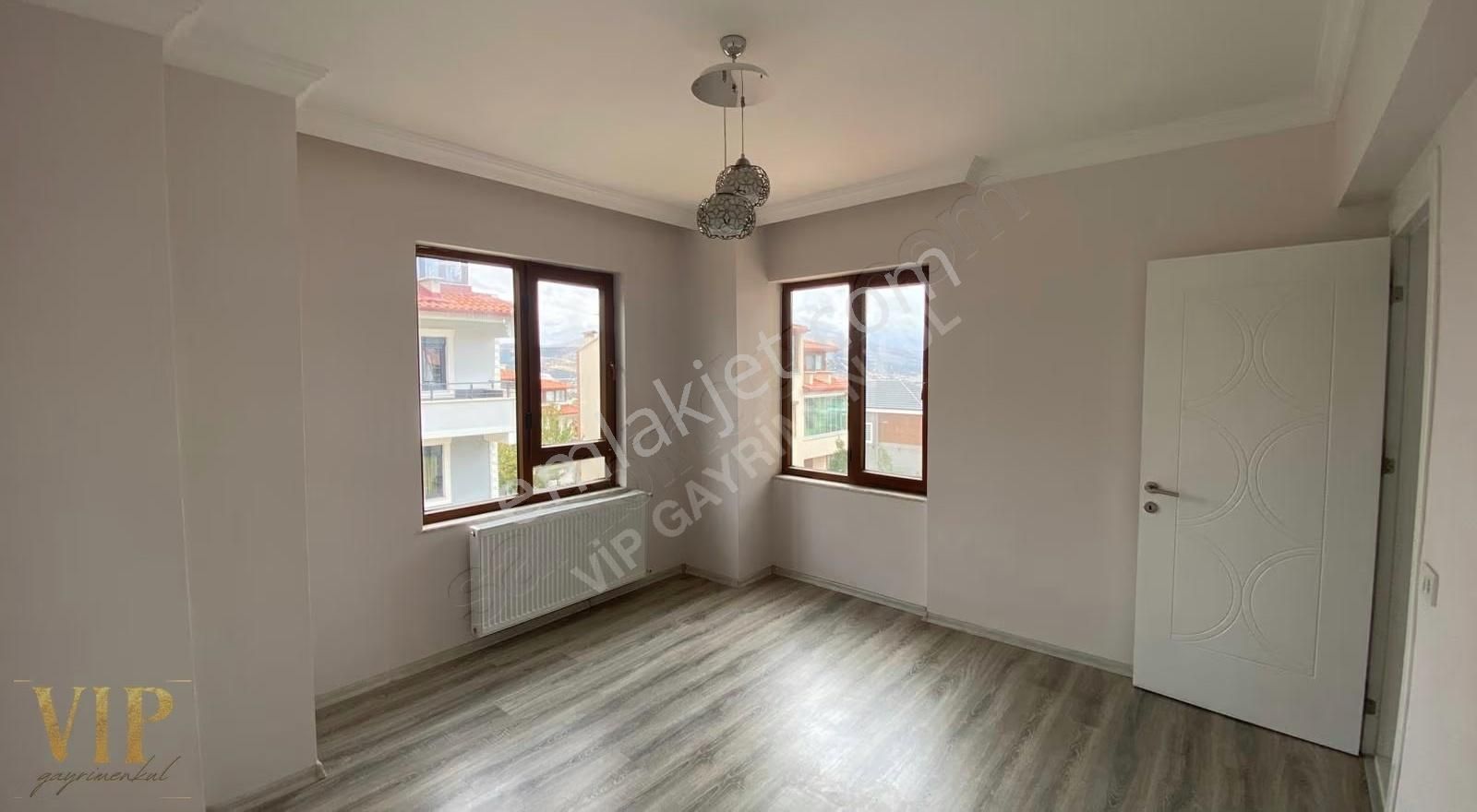 Vip Gayrimenkul'den Ultra Lüx 7+2 Tripleks Villa - Görsel 16