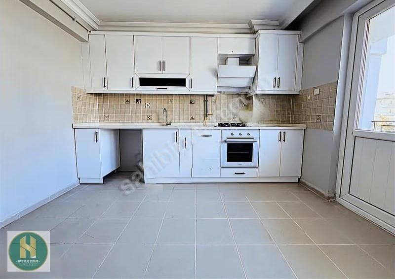 Has Real Estate Gayrimenkul Den Mükemmel Konumda Satılık 3+1 - Görsel 2