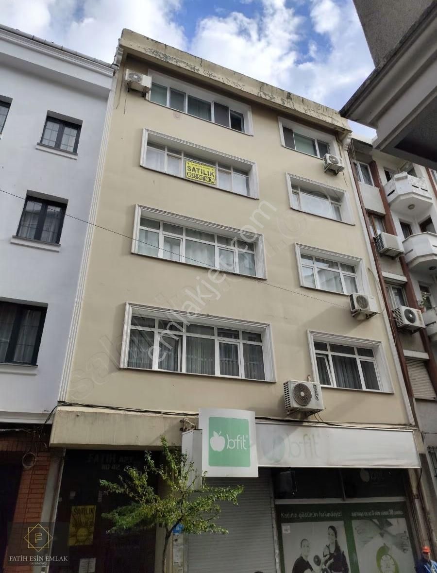 Fatih Fevzipaşaya Paralel Sokakta 3.kat 4+1 Satilik Arakat Daire