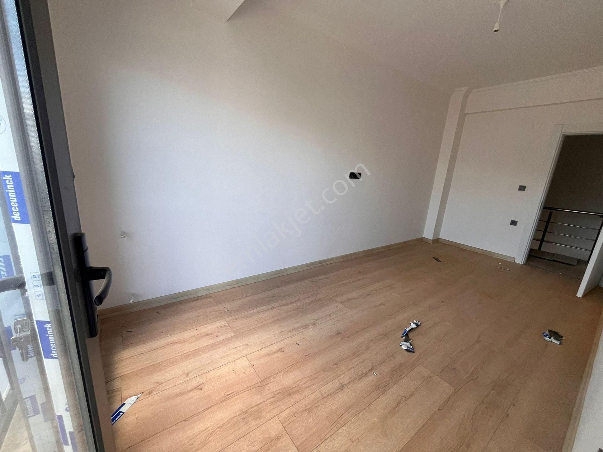 Seferihisar Payamlıda Geniş Bahçeli Sıfır 3+1 Yazlık - Görsel 22