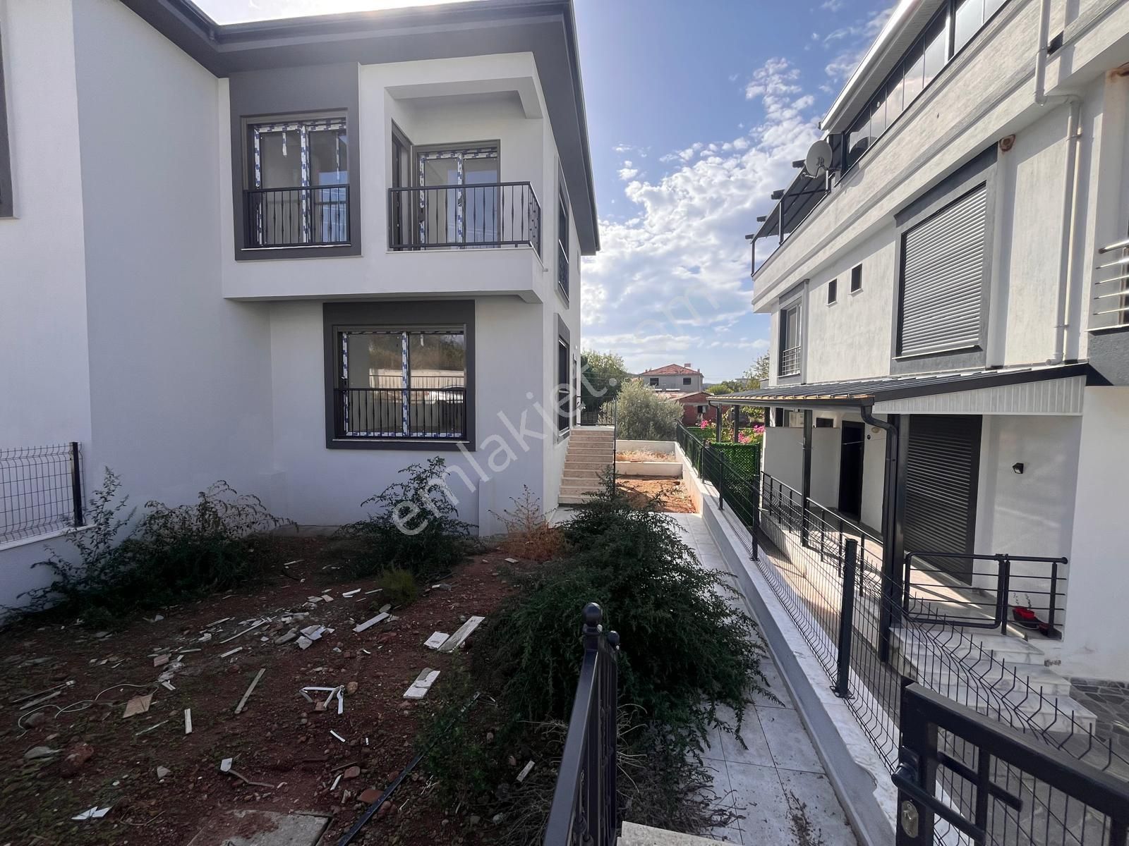 Seferihisar Payamlıda Geniş Bahçeli Sıfır 3+1 Yazlık - Görsel 2