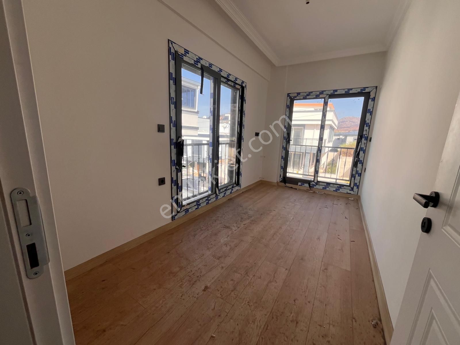 Seferihisar Payamlıda Geniş Bahçeli Sıfır 3+1 Yazlık - Görsel 26