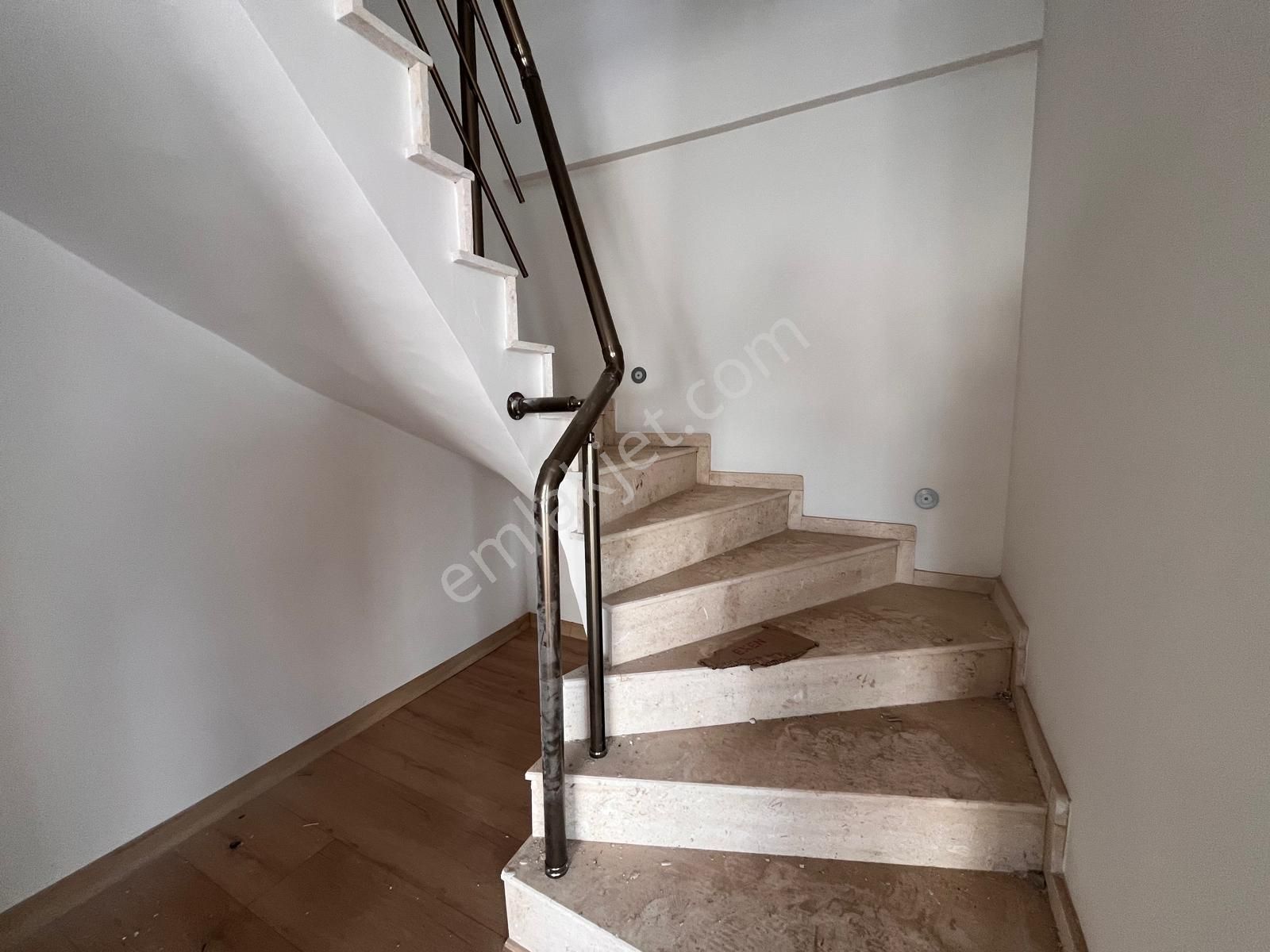 Seferihisar Payamlıda Geniş Bahçeli Sıfır 3+1 Yazlık - Görsel 15