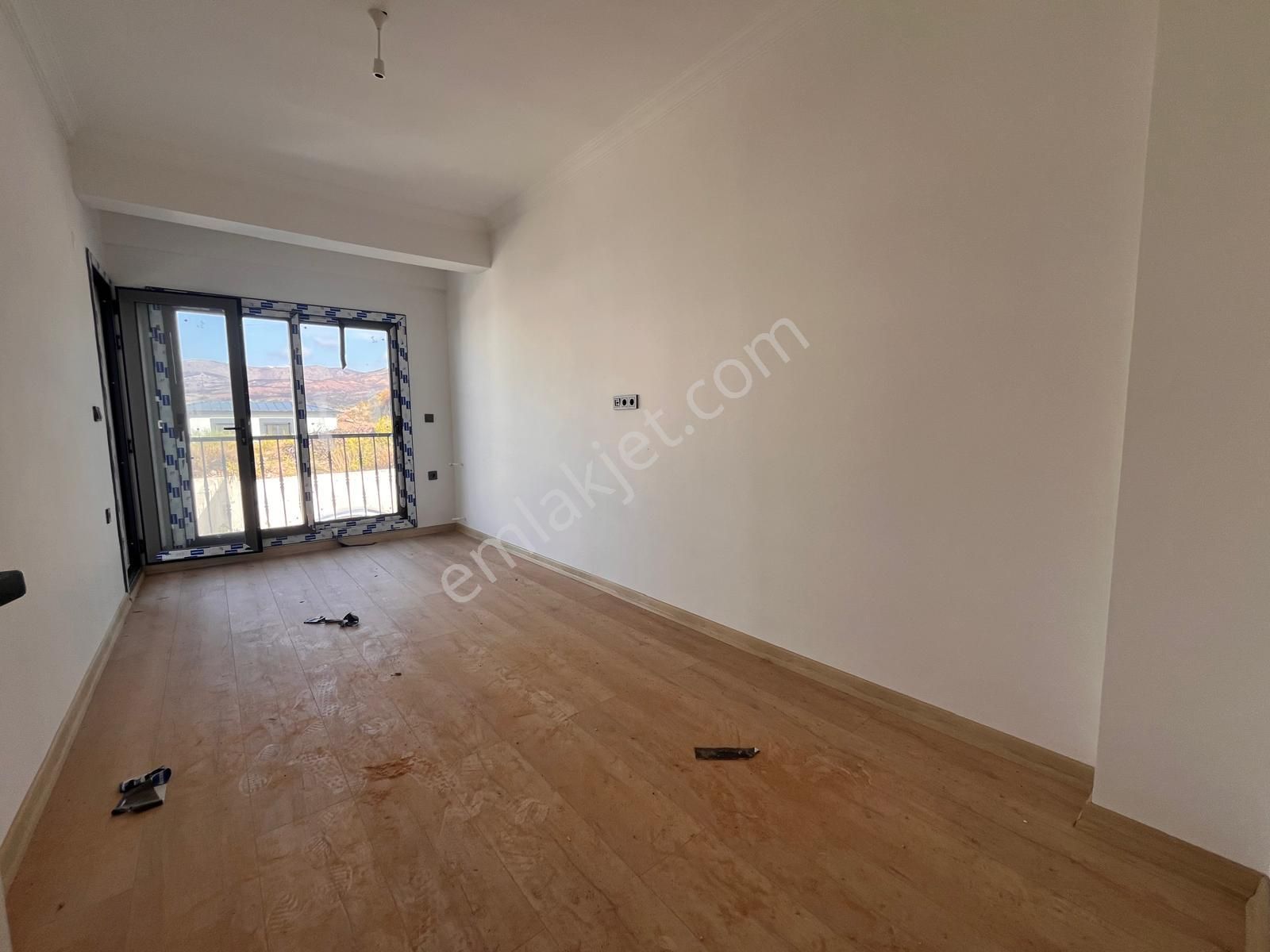 Seferihisar Payamlıda Geniş Bahçeli Sıfır 3+1 Yazlık - Görsel 23