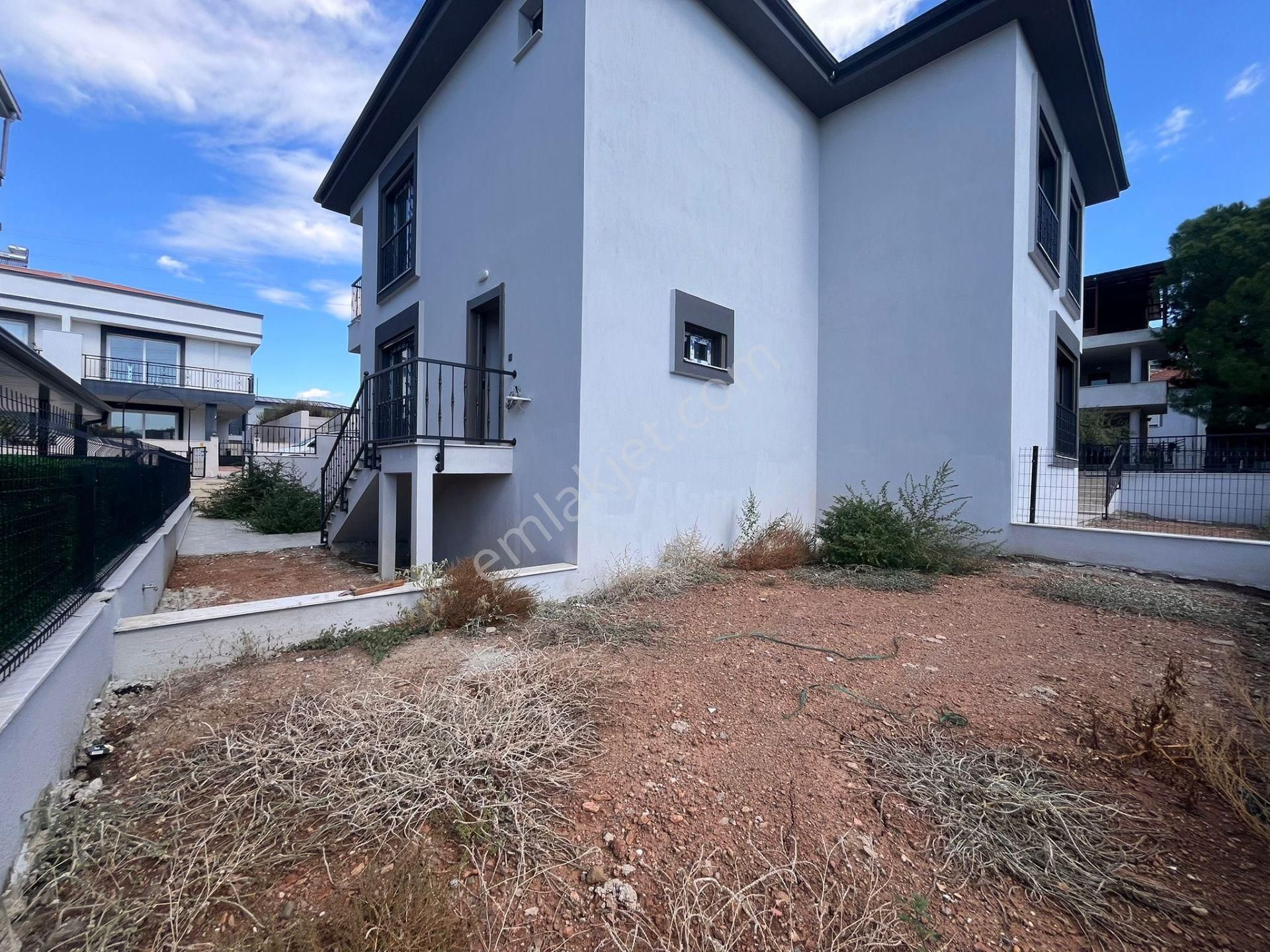 Seferihisar Payamlıda Geniş Bahçeli Sıfır 3+1 Yazlık - Görsel 4