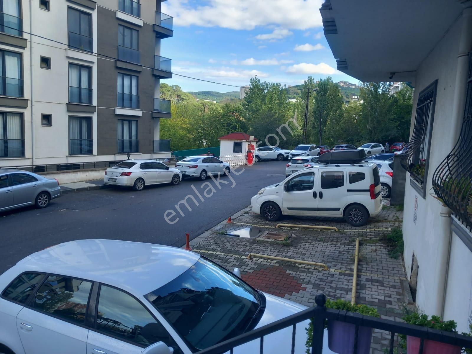 Ebeveyn Banyolu - 3+1 - Ara Kat - Oturuma Hazır - Geniş Daire - Görsel 2