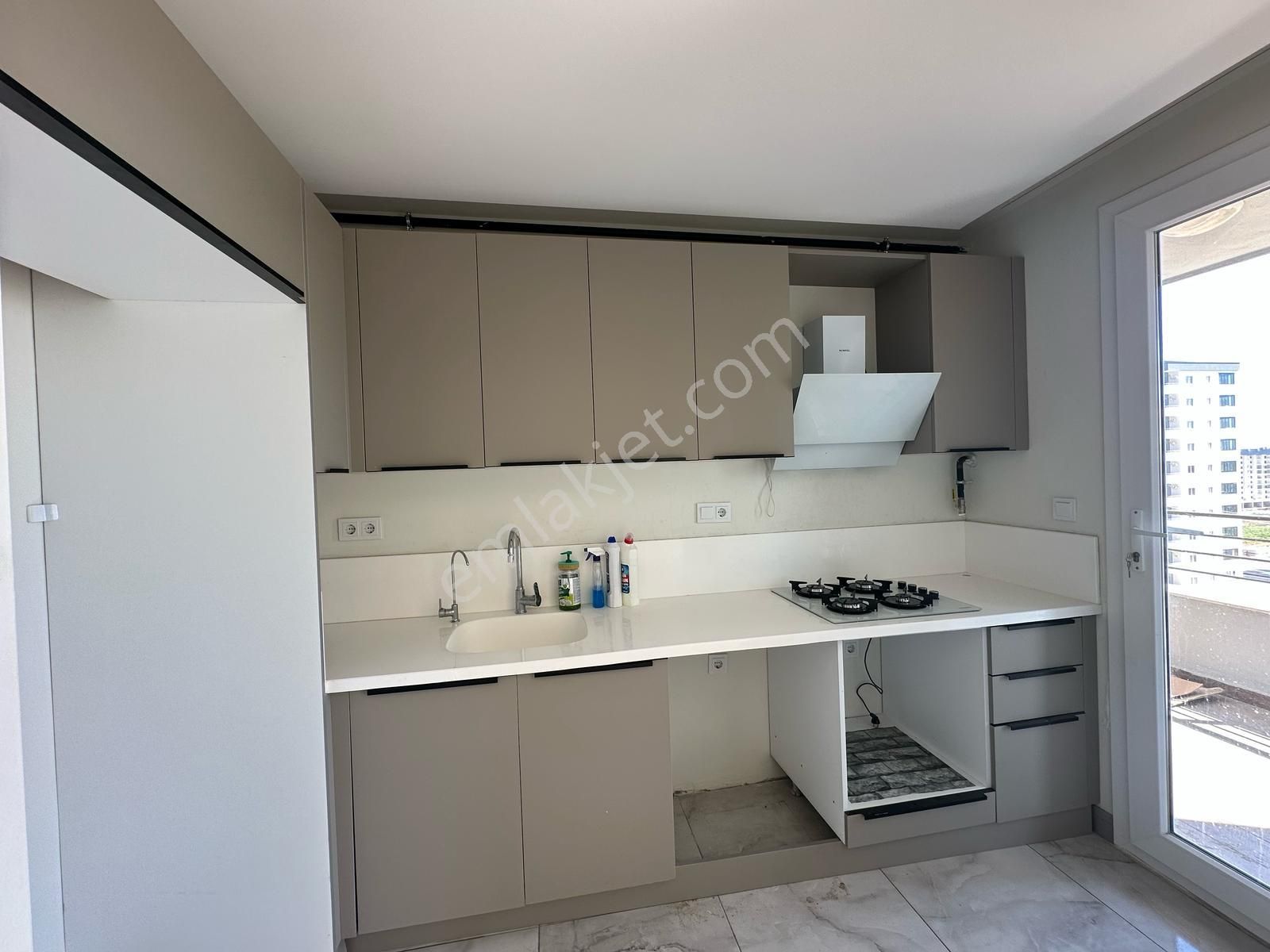 İz'den Bulvar Üzeri Site Nizamiye Havuz Dahil Site Konsept - Görsel 4