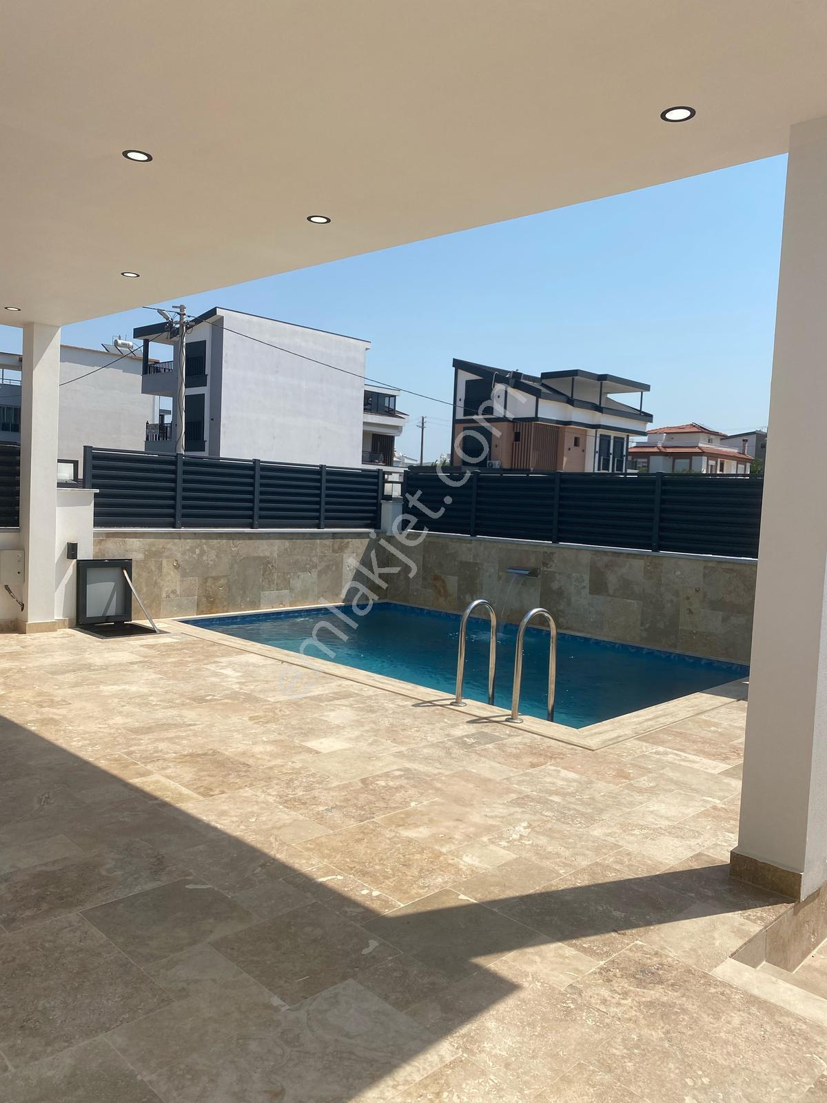 Didim Efeler'de Satılık Havuzlu Güvenlikli Bahçeli Villa - Görsel 5