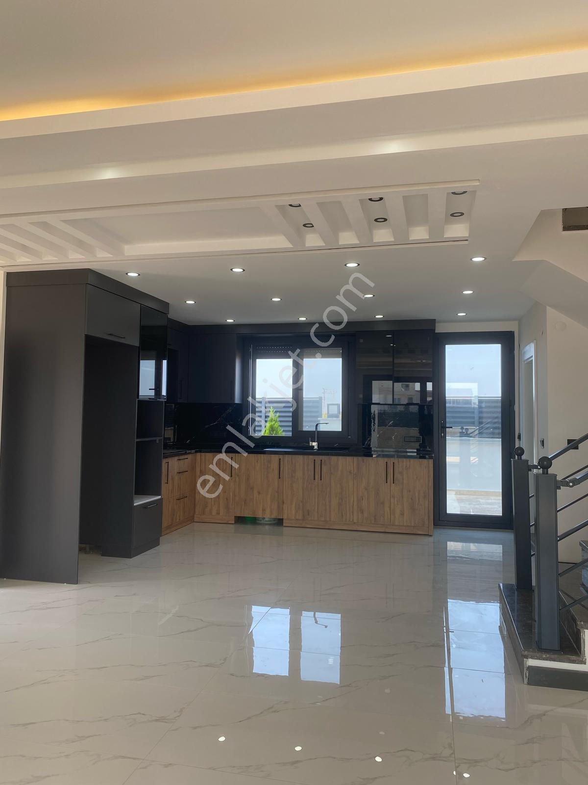 Didim Efeler'de Satılık Havuzlu Güvenlikli Bahçeli Villa - Görsel 6