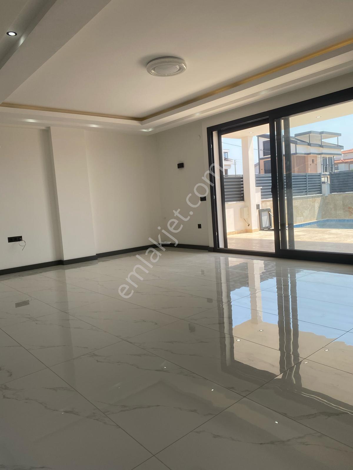 Didim Efeler'de Satılık Havuzlu Güvenlikli Bahçeli Villa - Görsel 7