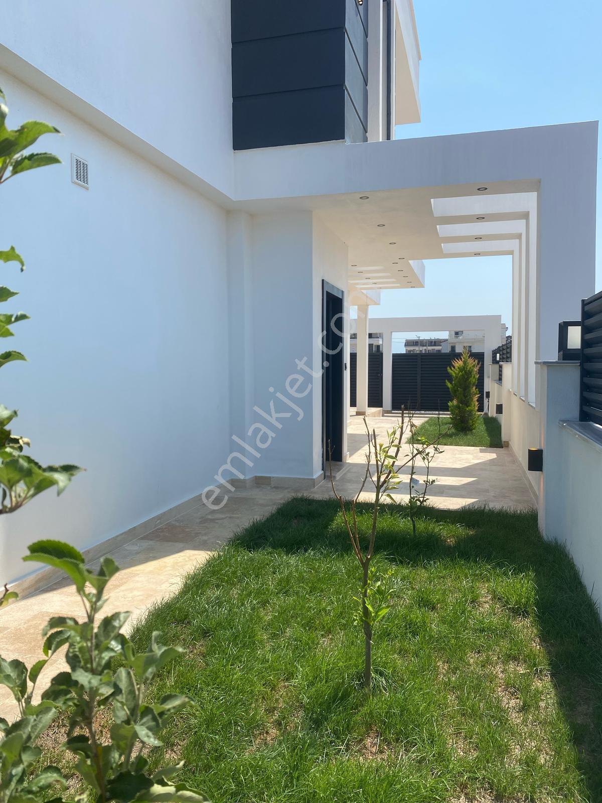 Didim Efeler'de Satılık Havuzlu Güvenlikli Bahçeli Villa - Görsel 4