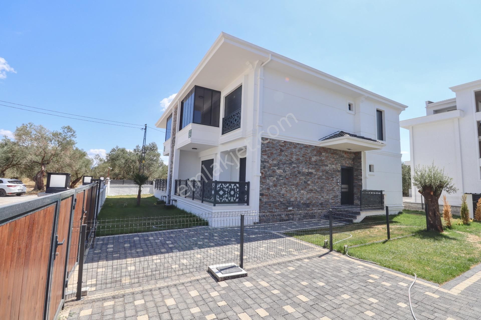 Altınoluk Yolun Altında Altta Odası Olan 4+1 Sıfır Villa - Görsel 15