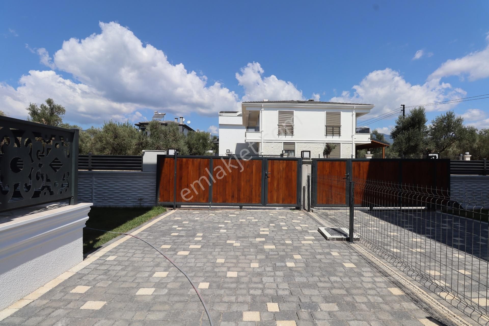 Altınoluk Yolun Altında Altta Odası Olan 4+1 Sıfır Villa - Görsel 17