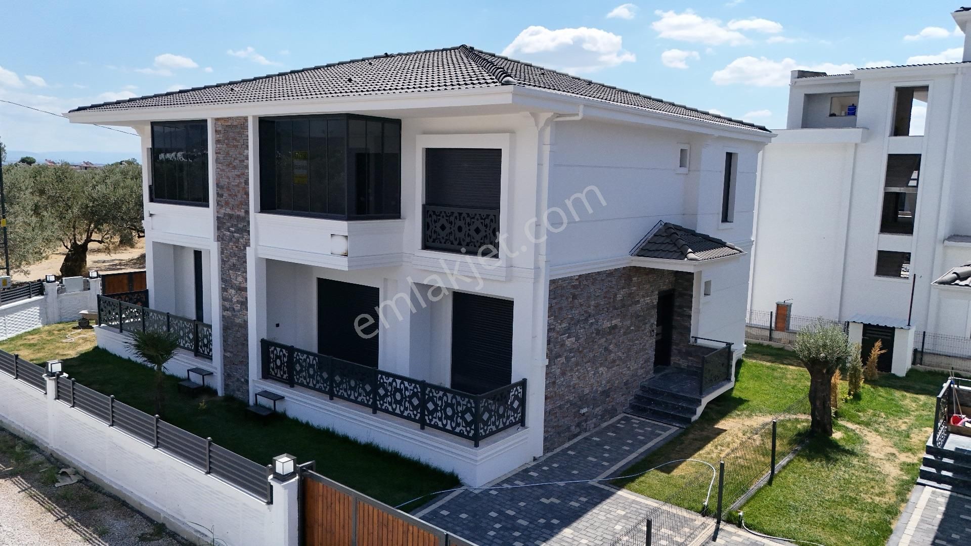 Altınoluk Yolun Altında Altta Odası Olan 4+1 Sıfır Villa - Görsel 7