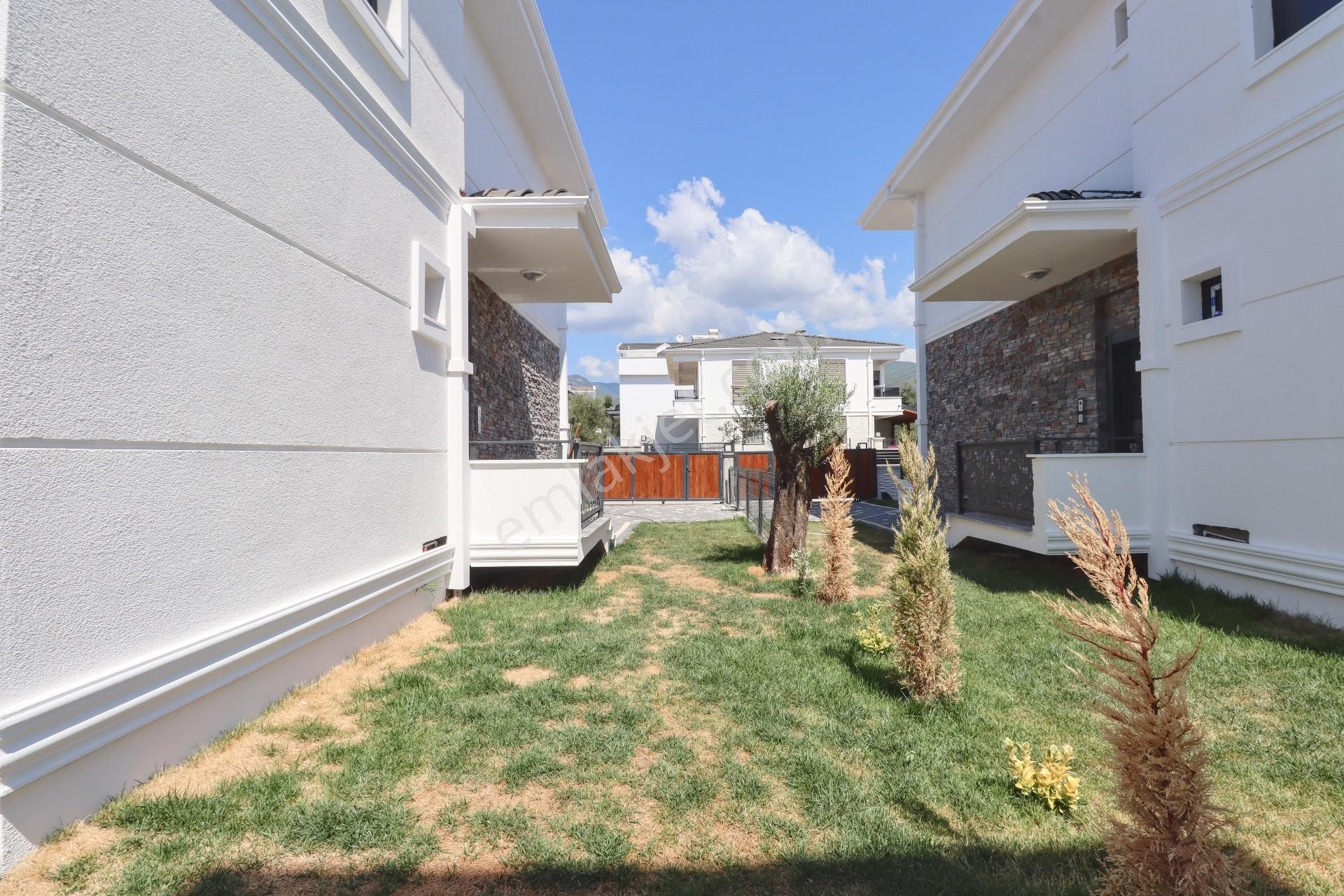 Altınoluk Yolun Altında Altta Odası Olan 4+1 Sıfır Villa - Görsel 19