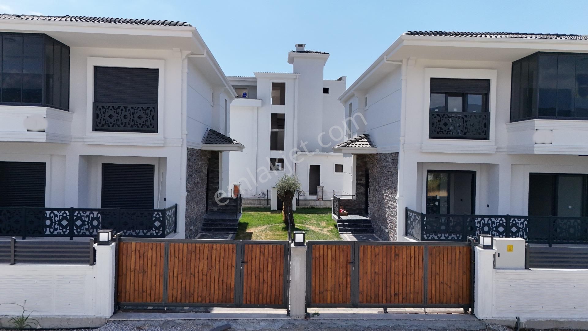 Altınoluk Yolun Altında Altta Odası Olan 4+1 Sıfır Villa - Görsel 8