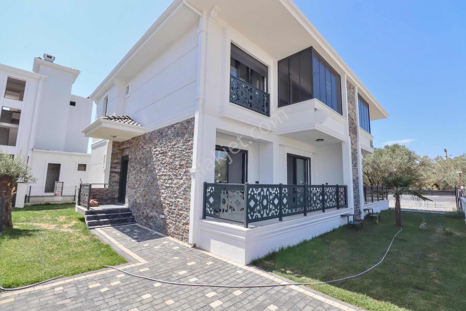 Altınoluk Yolun Altında Altta Odası Olan 4+1 Sıfır Villa - Görsel 9