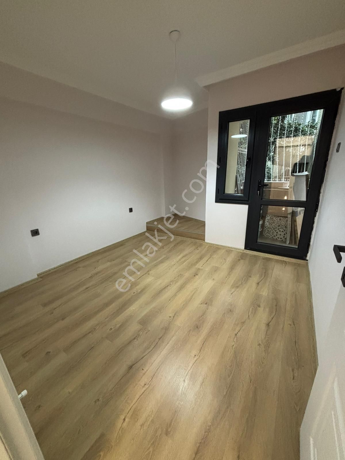 Asil'den Üçkuyularda Cadde Yanı 3+1 Arakat Köşe Daire - Görsel 15