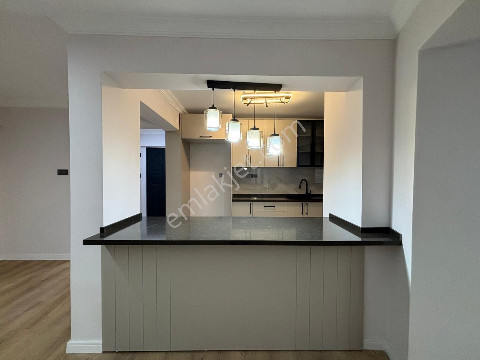 Asil'den Üçkuyularda Cadde Yanı 3+1 Arakat Köşe Daire - Görsel 7